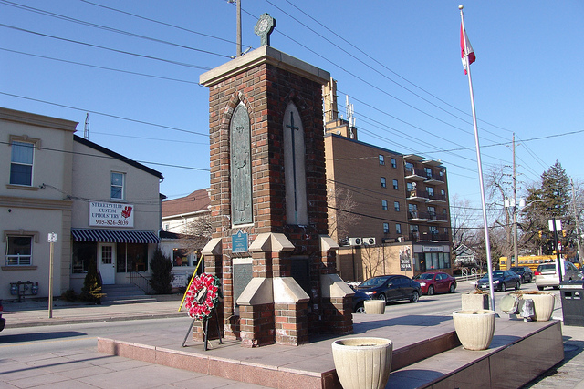 "Streetsville Cenotaph in Mississauga, Ontario" image by Administrator of StreetsvilleLiving.com